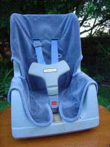 Magg_1995-latch_seat Car seat from the 1990s