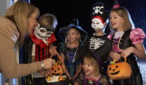 Image of small children tricker treating in New Jersey