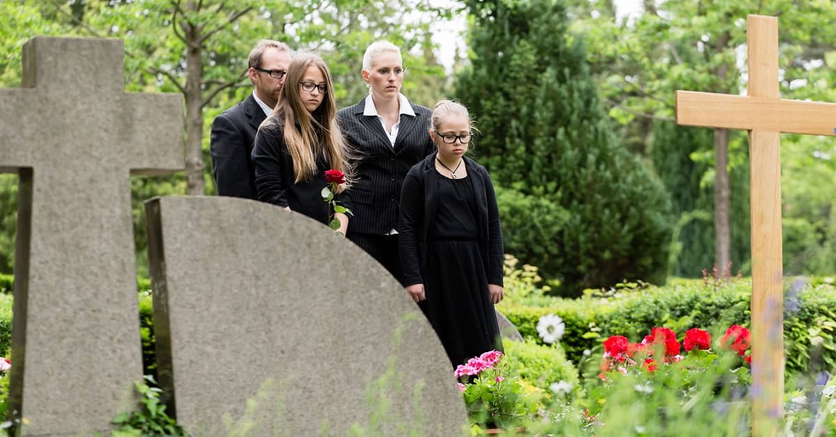 What Workers’ Comp Benefits Can the Family of a Deceased Worker Get?