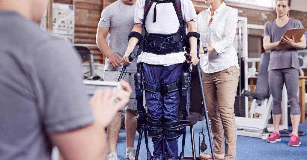 Patient with spinal cord injury in rehab with doctors. | Maggiano, DiGirolamo & Lizzi