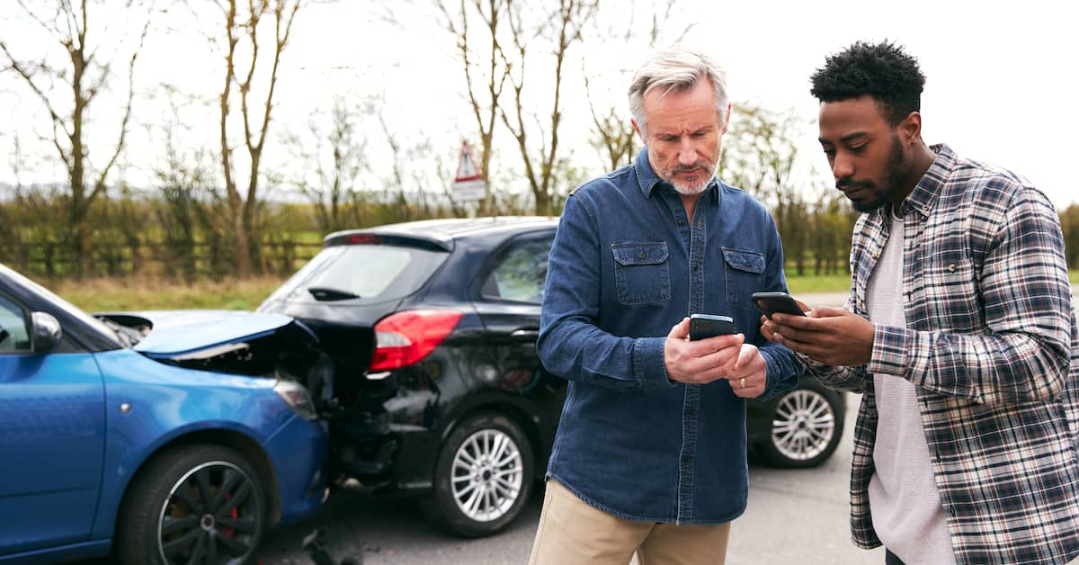 Two men exchanging insurance information after car accident. | Maggiano, DiGirolamo & Lizzi